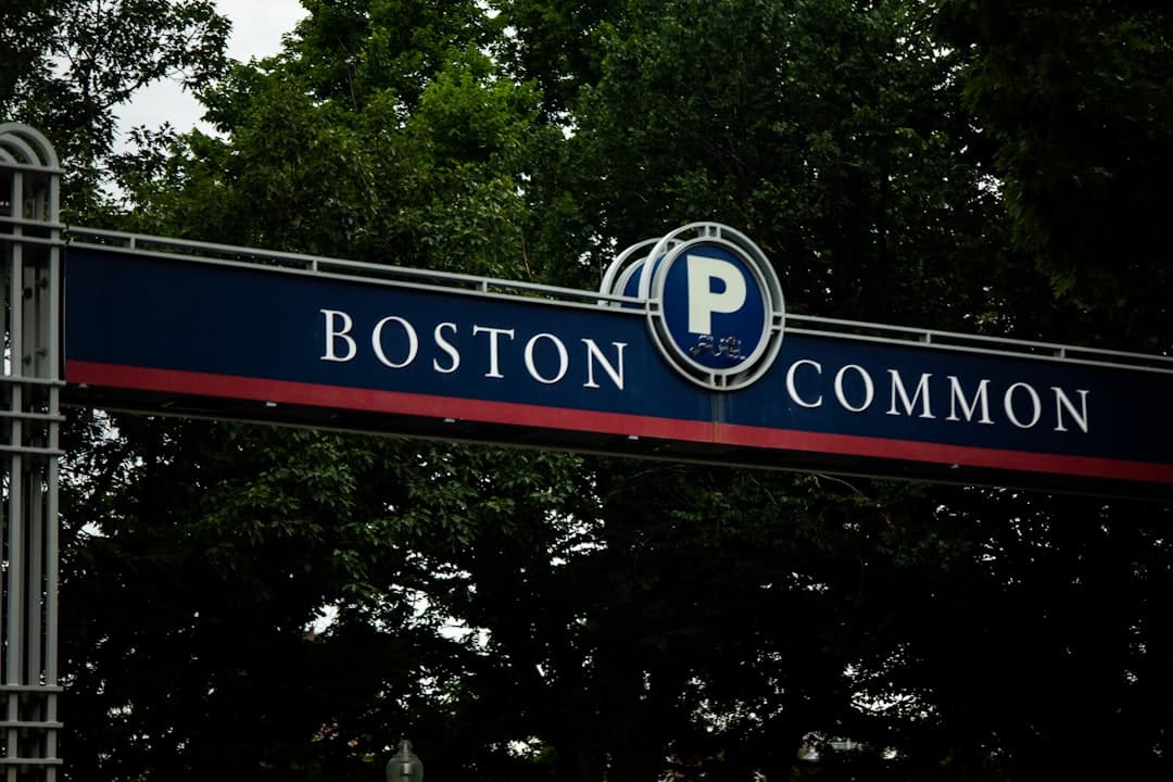 a street sign for boston common with trees in the background — Photo by Yassine Khalfalli on Unsplash
