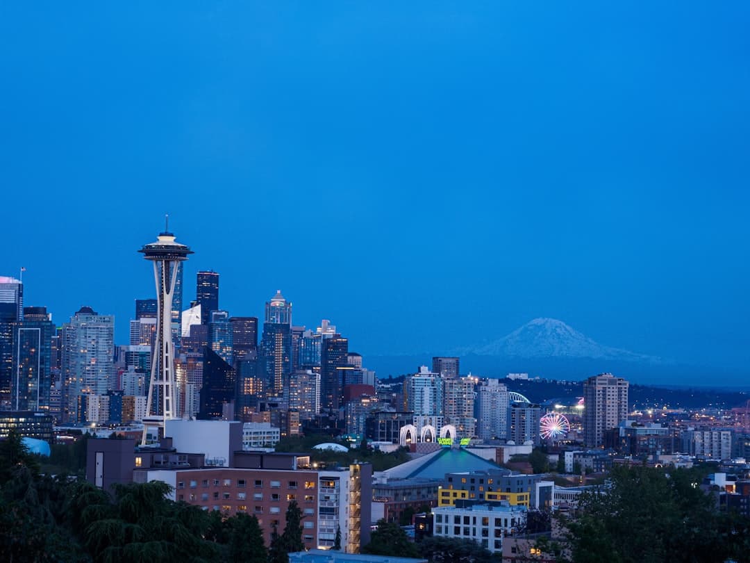 Seattle skyline at dusk, with mt. rainier in view. — Photo by Sigrid on Unsplash
