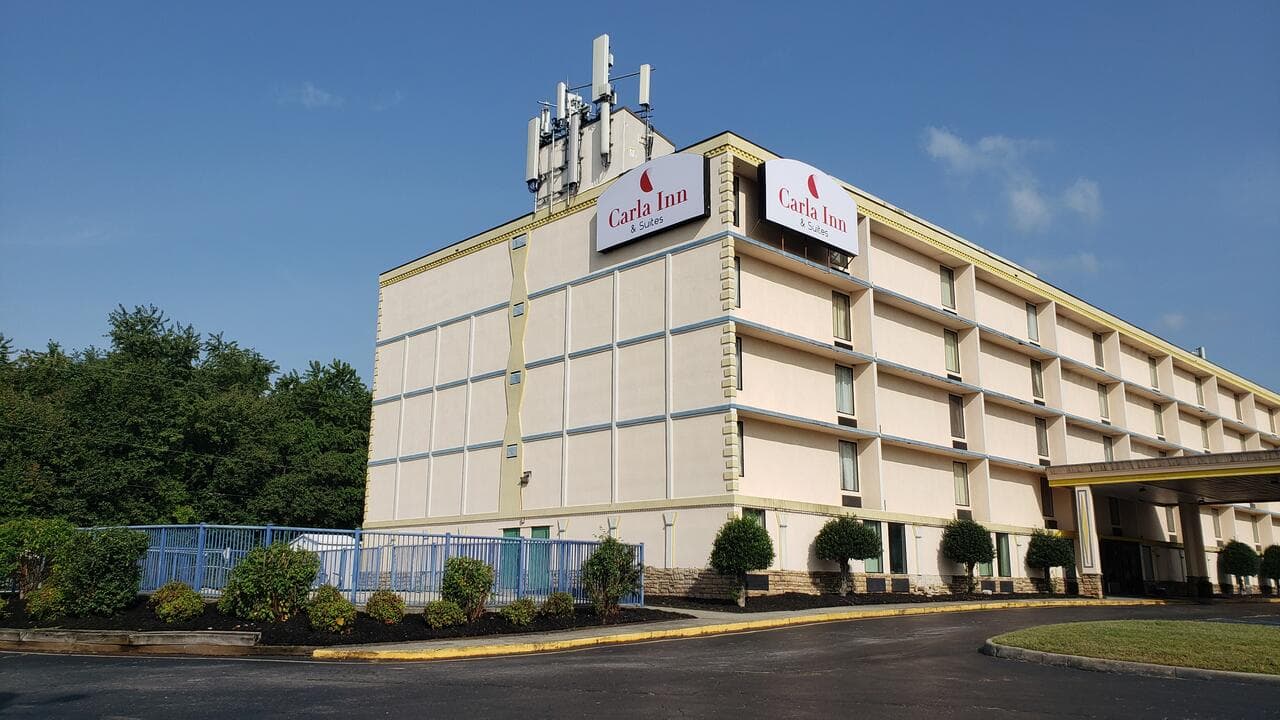 Airport Plaza Hotel (ROA) - Photo 1