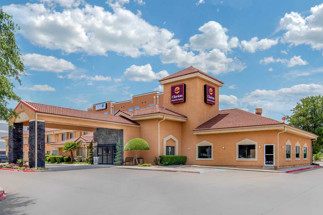 Clarion Inn & Suites North (DFW)