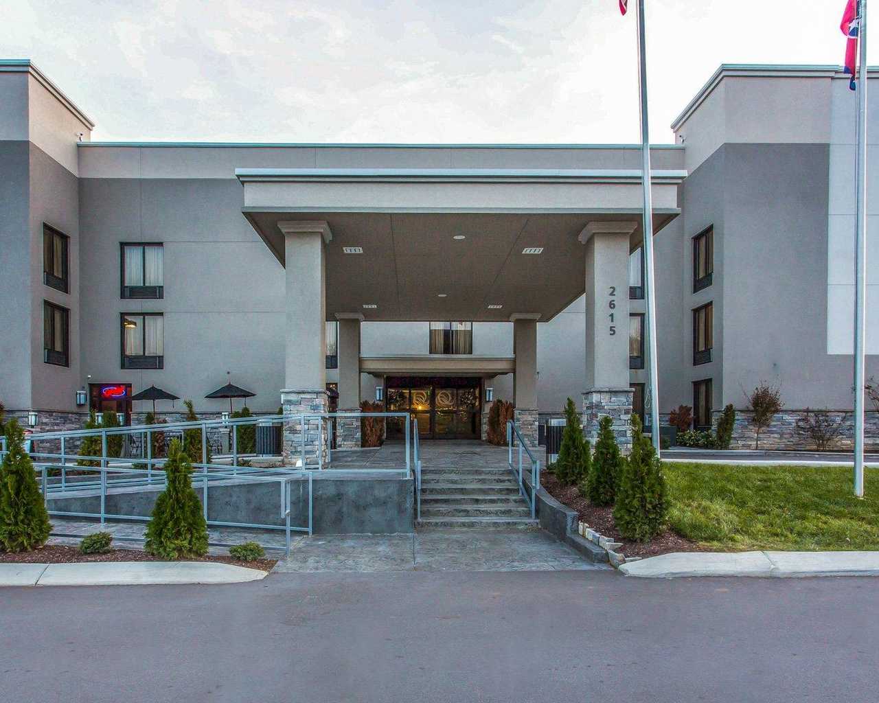 Quality Suites Nashville Airport (BNA) - Photo 1