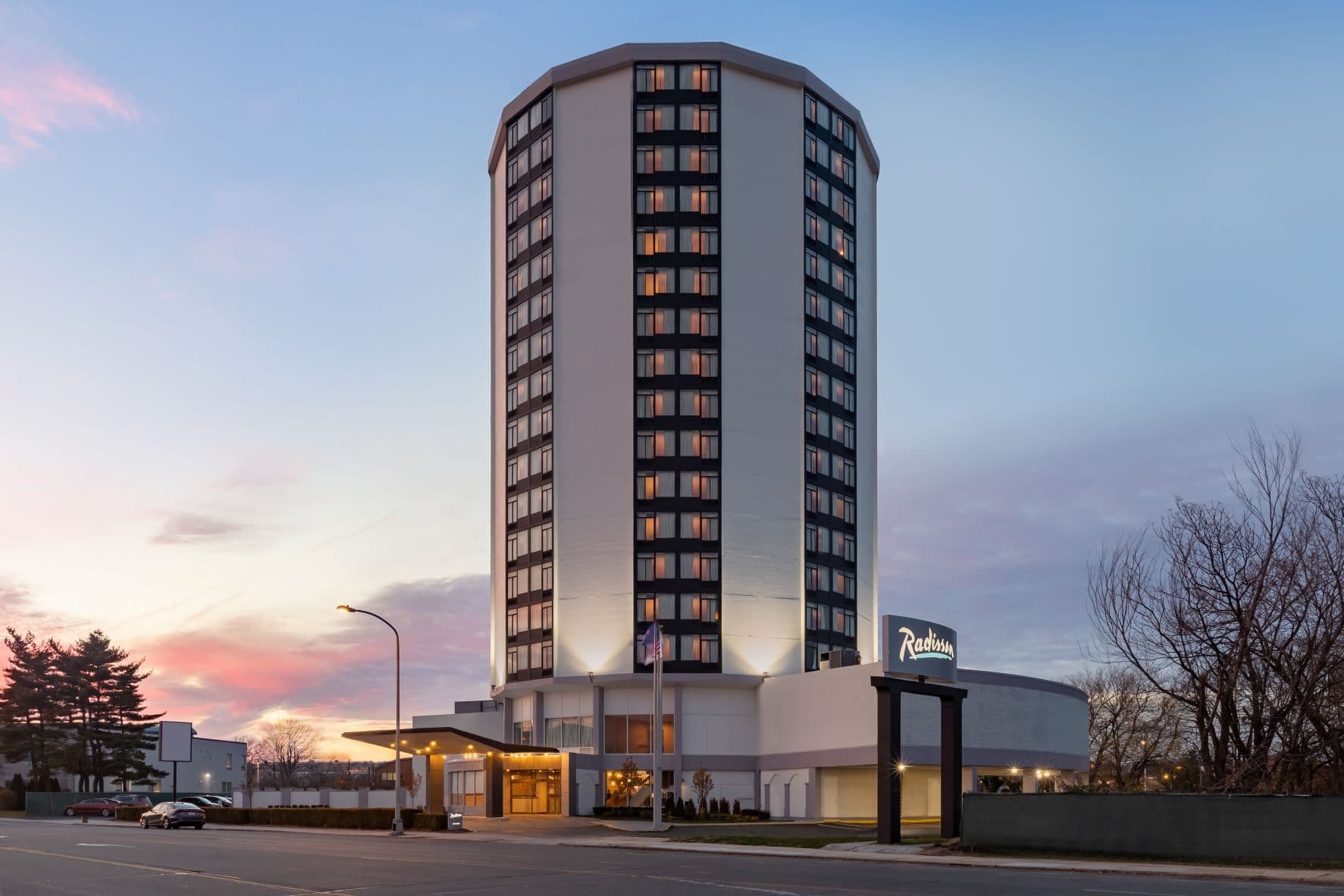 PHL Park & Ride - Holiday Inn Philadelphia Airport (PHL) - Photo 1