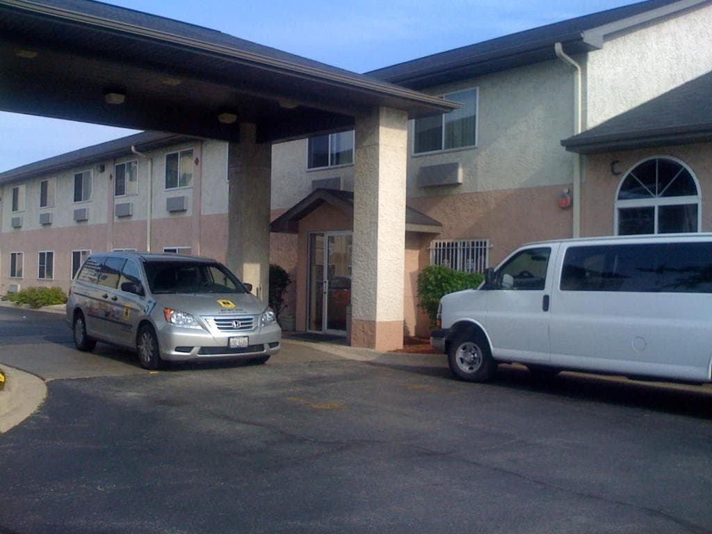 Super 8 Chicago O'Hare Airport (ORD)