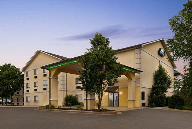 Days Inn Kansas City Airport (MCI)