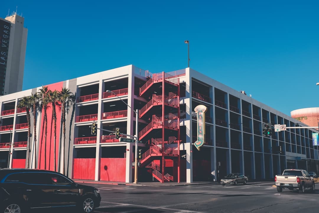 few vehicle near white and red building during daytime — Photo by Quilia on Unsplash