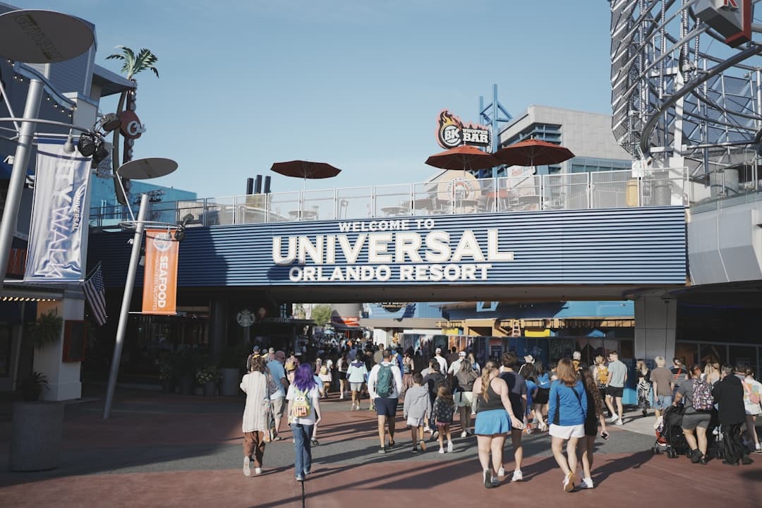 People walk into universal orlando resort. — Photo by Tarik Caramanico on Unsplash