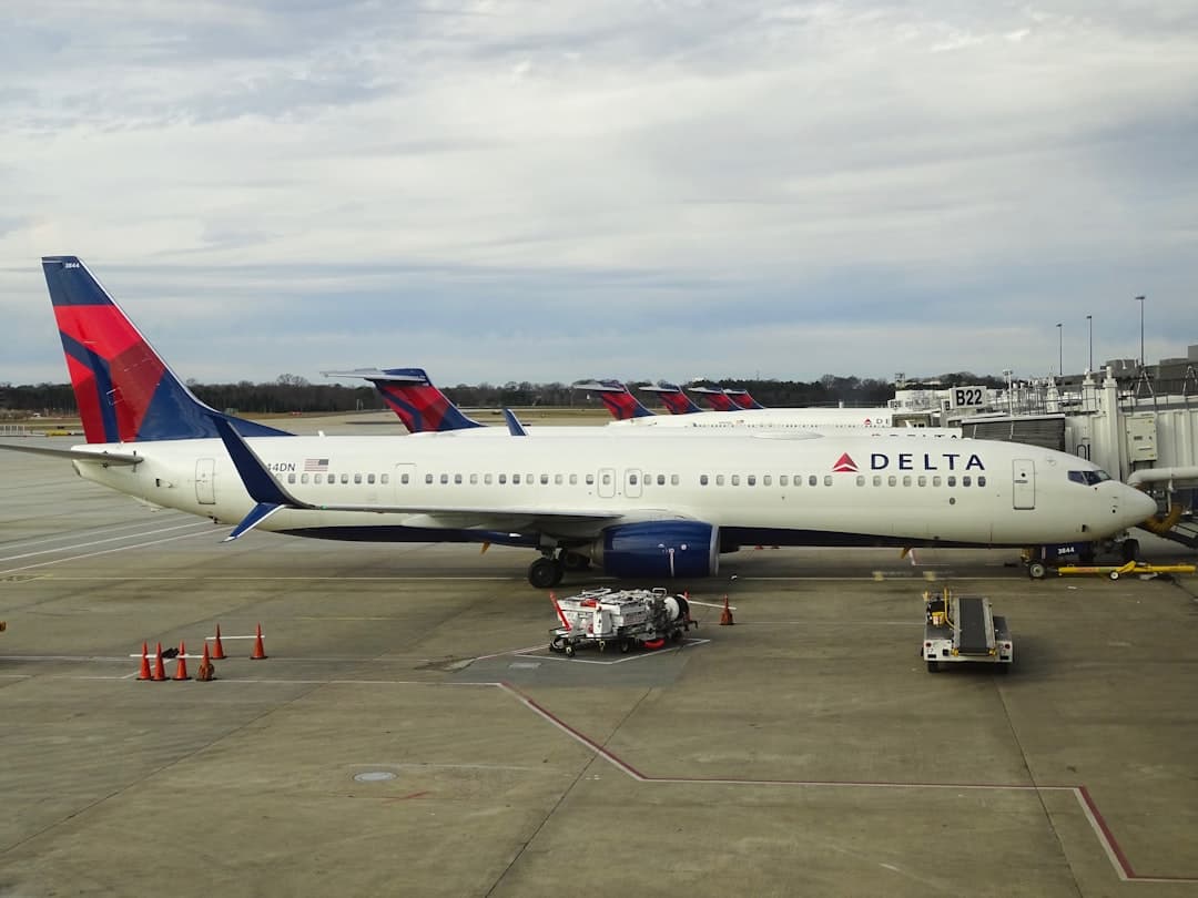 white, red, and blue Delta passenger plane — Photo by Miguel Ángel Sanz on Unsplash