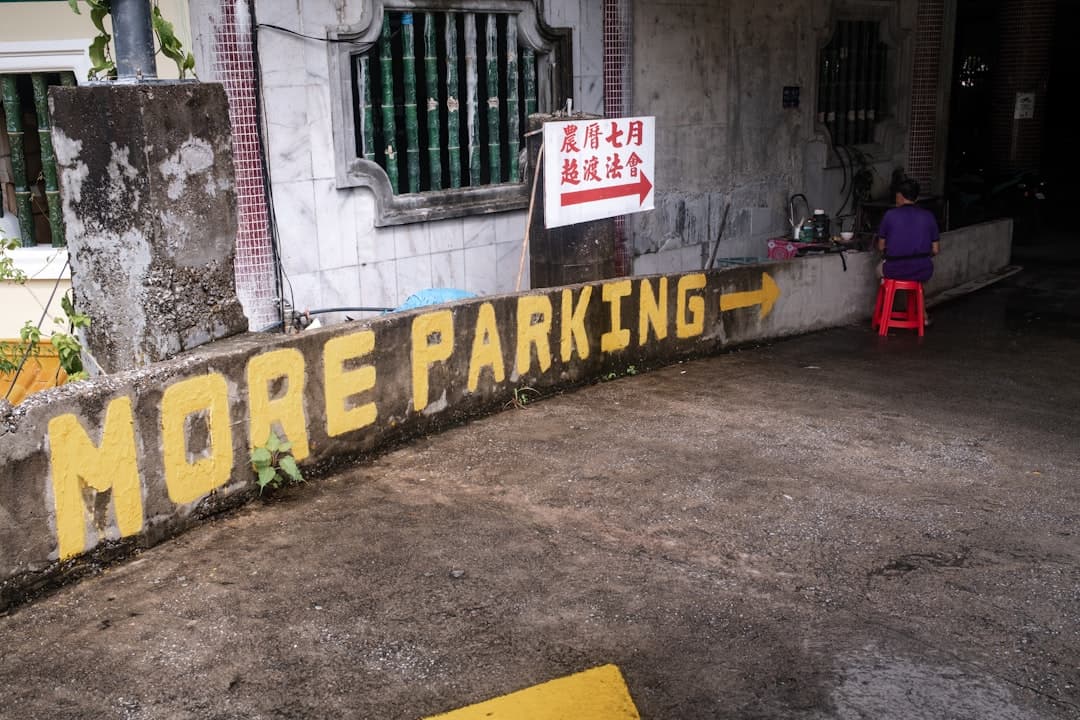 Yellow arrow points to more parking area — Photo by Yves Cedric Schulze on Unsplash