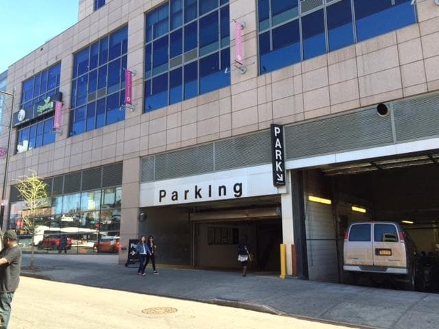 Queens Crossing - LAZ Parking (LGA) - Gallery 1