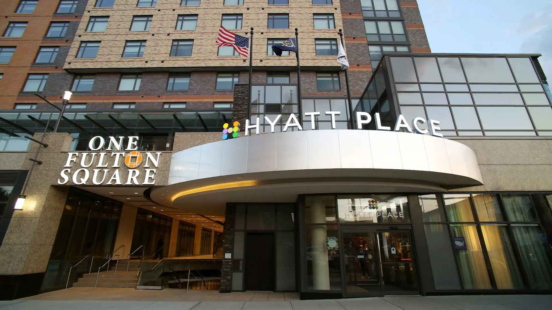 Hyatt Place Flushing - LAZ Parking (LGA) - Gallery 2