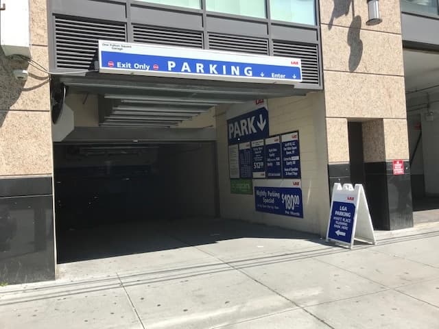 Hyatt Place Flushing - LAZ Parking (LGA) - Photo 1