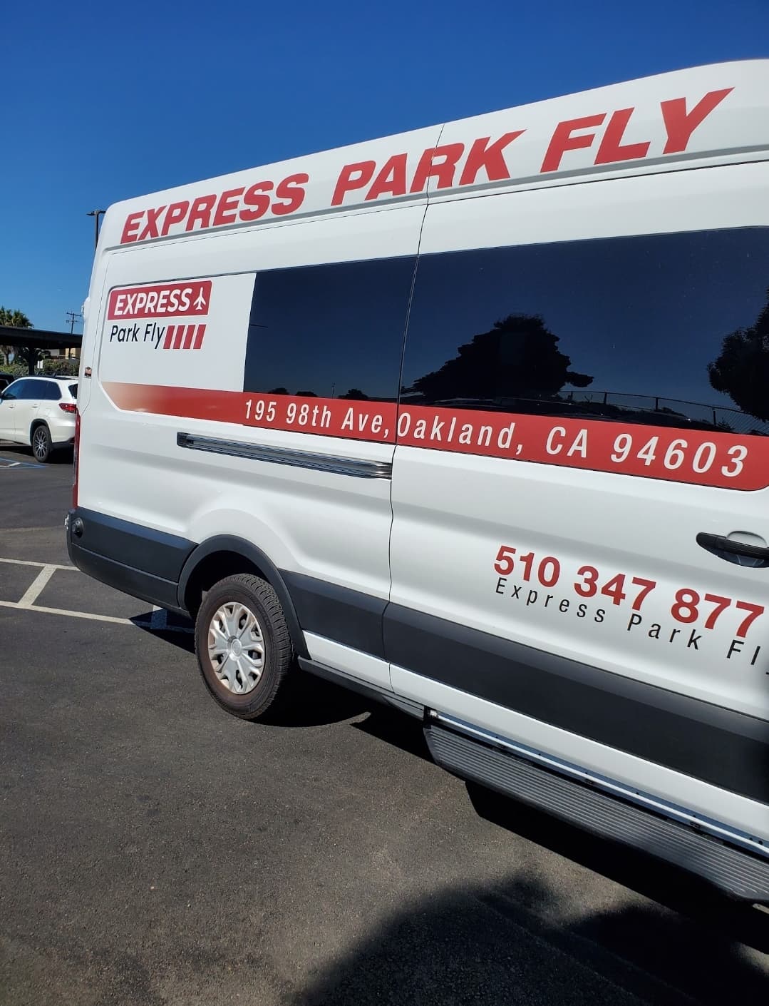 Express Park Fly (OAK) - Gallery 1