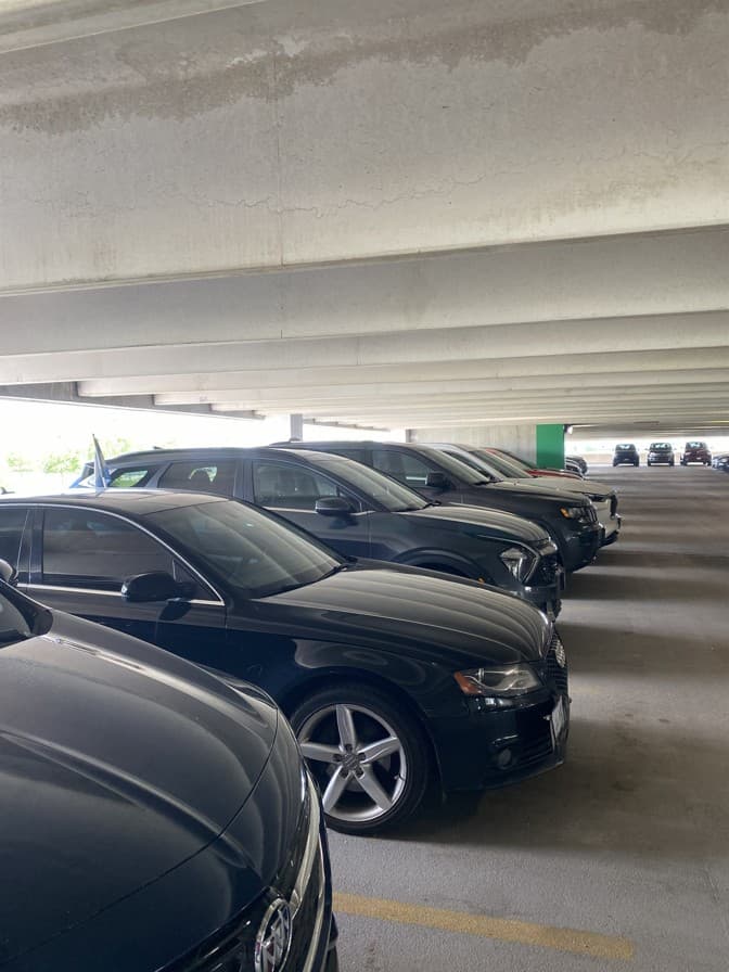 Car Park Pearson (YYZ) - Photo 1