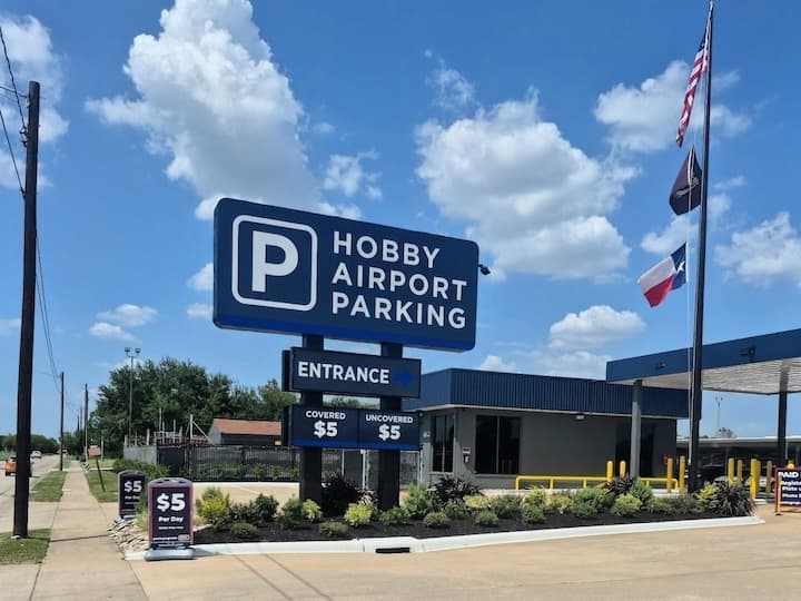 Hobby Airport Parking - Gallery 1